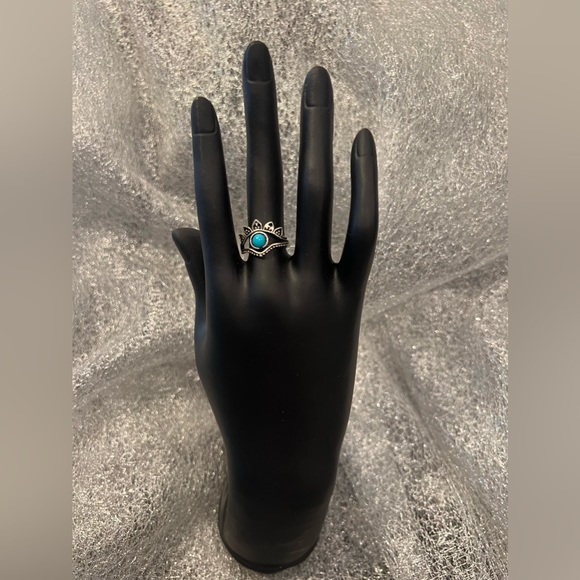 NEW: Elegant Vintage Stackable Style Finger Jewelry Decor - Picture 2 of 4